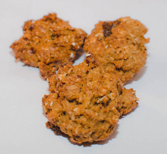 Doggy Treats: Galletas de pollo y coco - Imagen 3